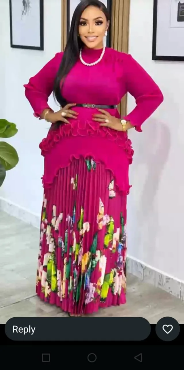 WOMAN WEARS